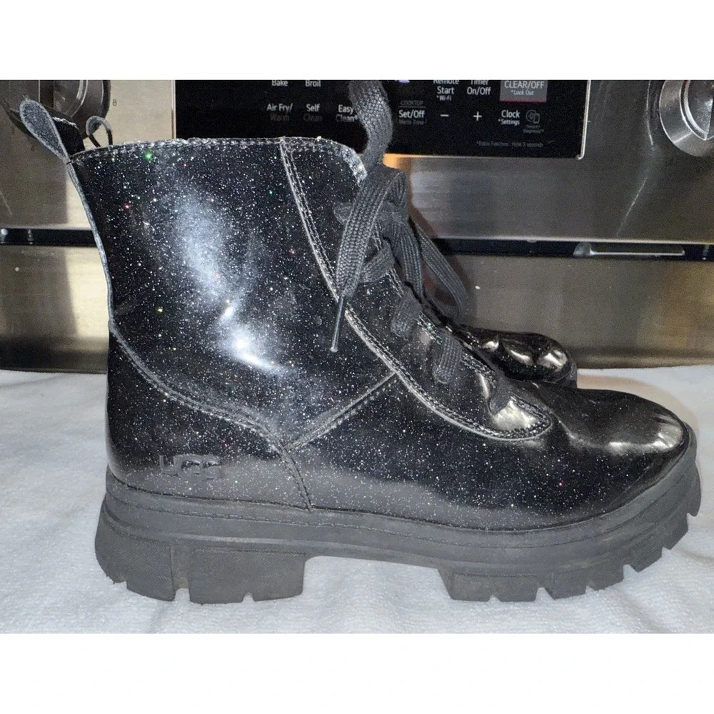 UGG kids ashton